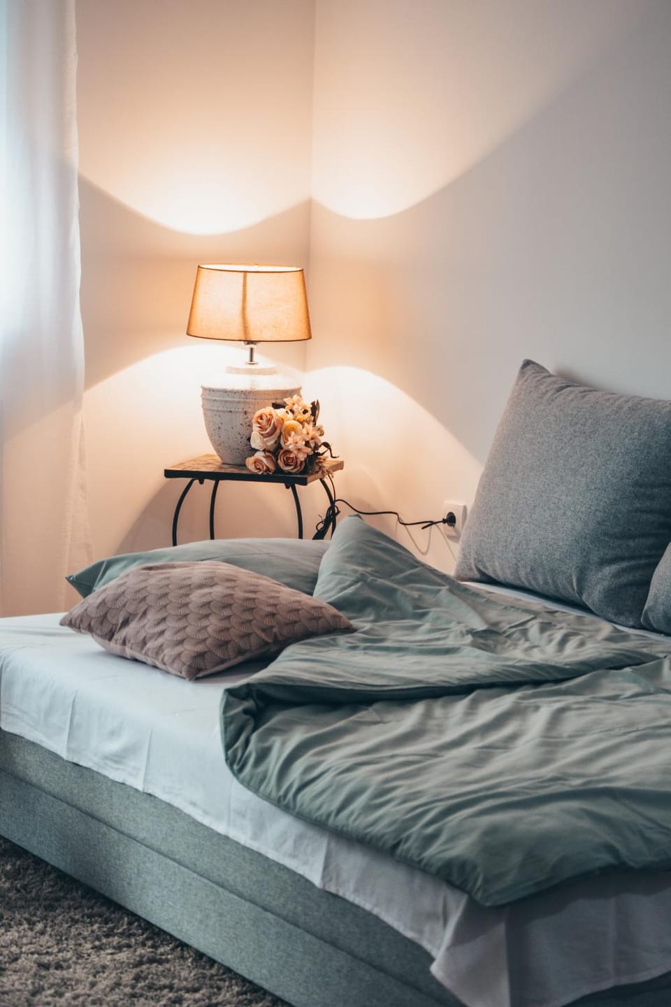 Bed, Living room, Photo of the whole room