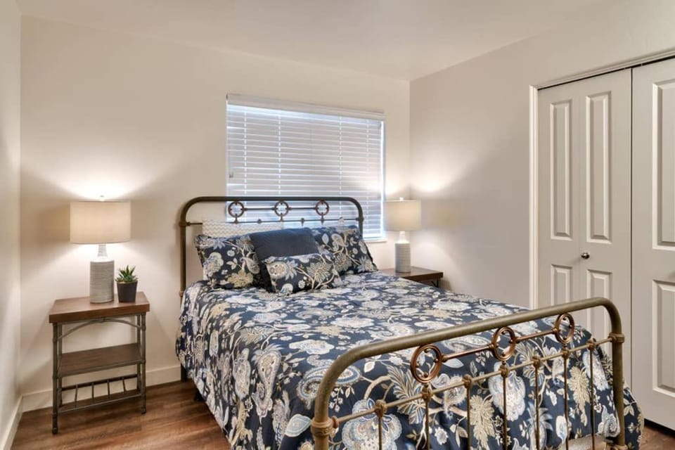 5J Top Floor RedCliff Condo, Pool & Hot Tub Apartment in Utah