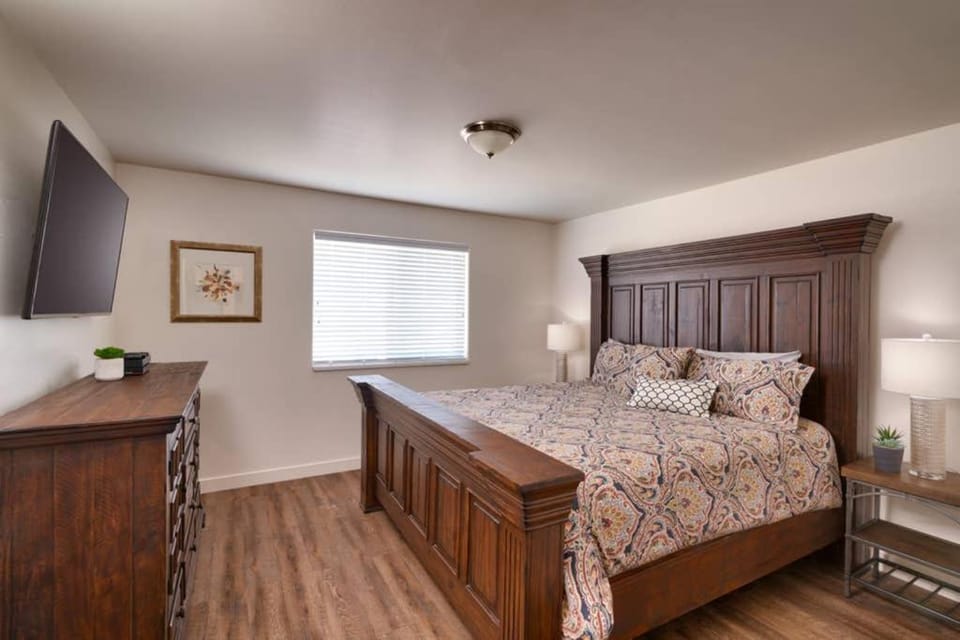 5K Top Floor RedCliff Condo, Pool & Hot Tub Apartment in Utah