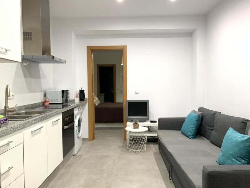 TV and multimedia, Kitchen or kitchenette, Living room, Dining area, oven, stove, washing machine
