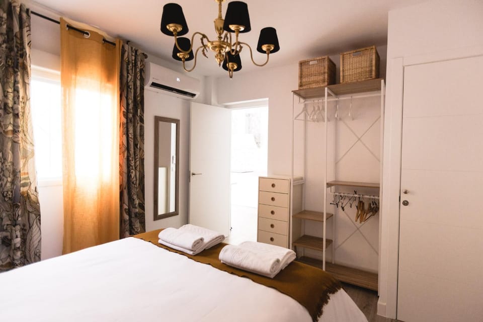 towels, wardrobe, air conditioner