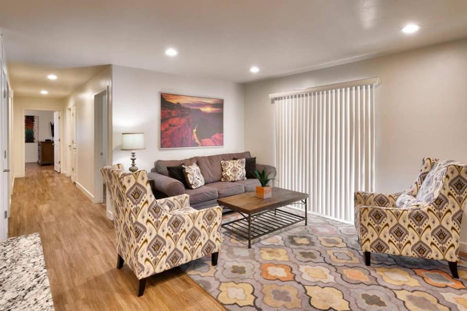 6H Spacious RedCliff Condo, Pool & Hot Tub Apartment in Utah