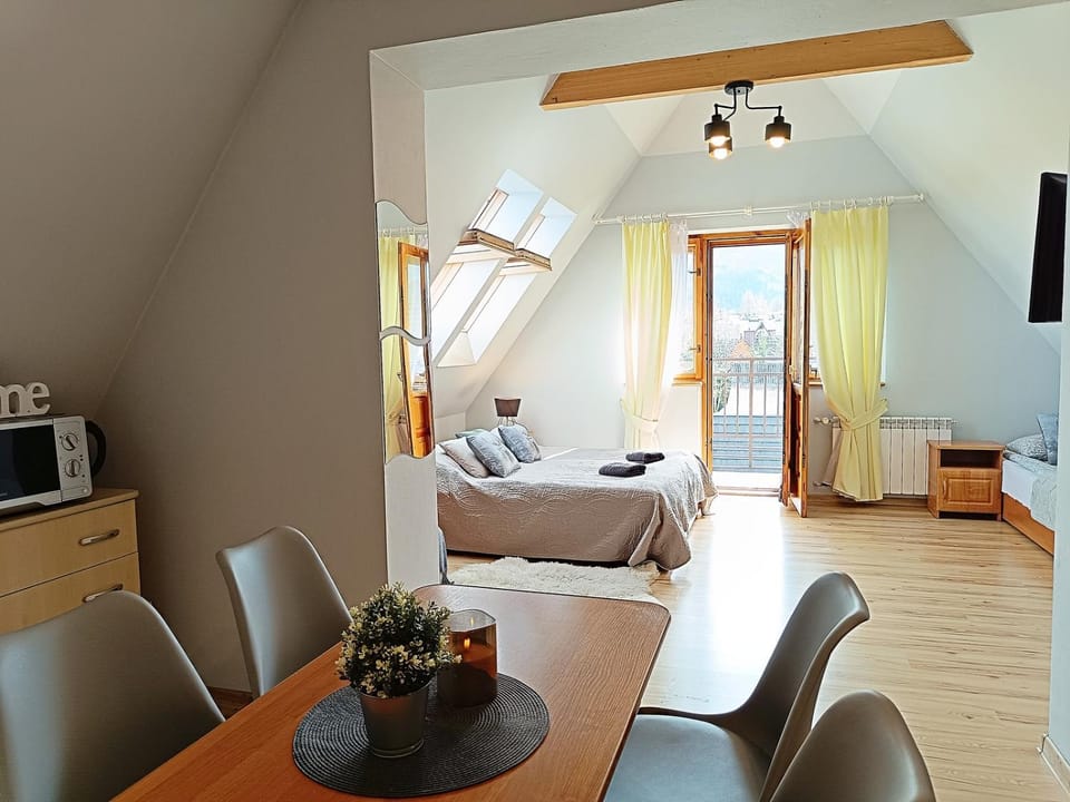 Balcony/Terrace, Mountain view