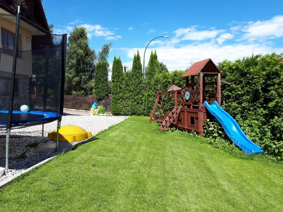 Neighbourhood, Garden, Garden, Garden view
