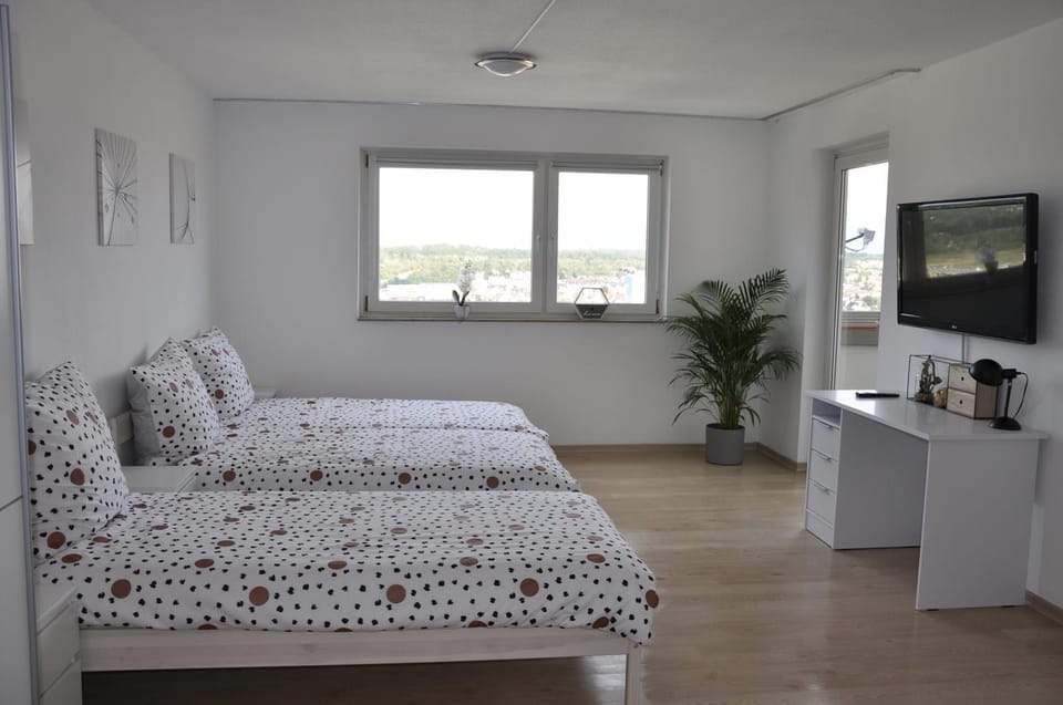 Bed, TV and multimedia, Bedroom