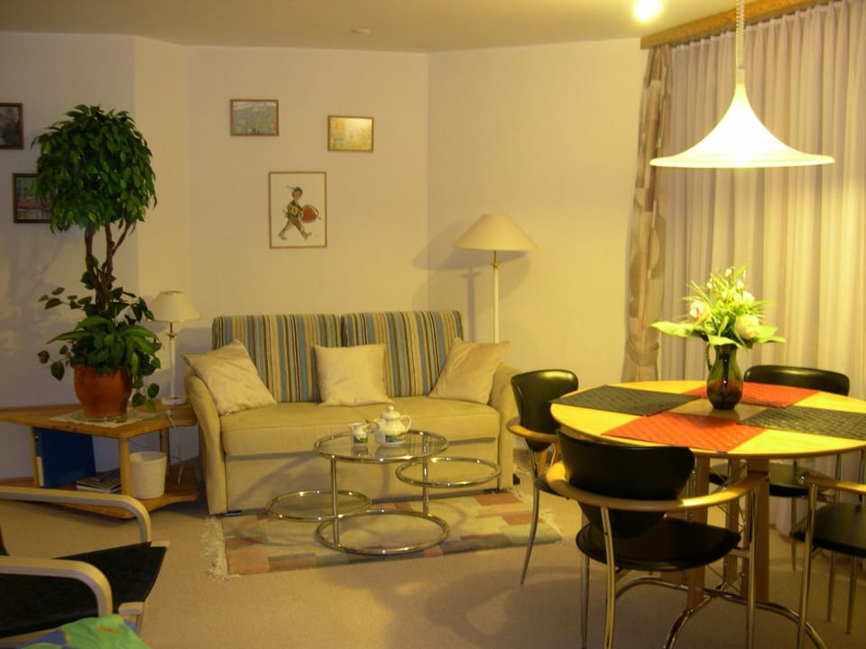 Photo of the whole room, Seating area, Dining area
