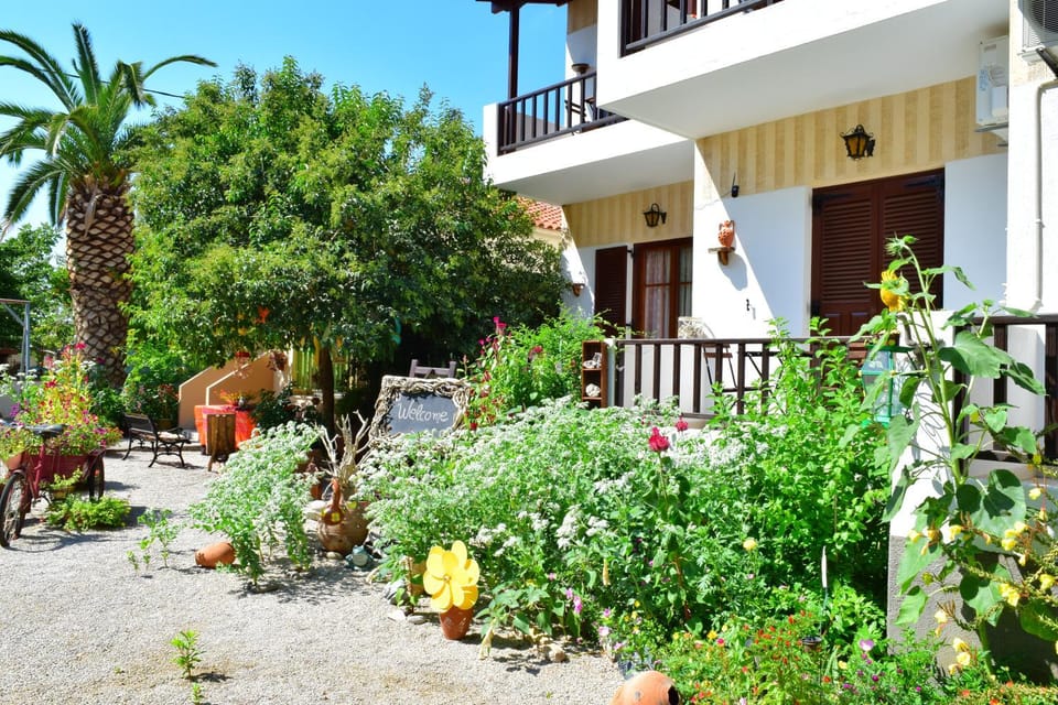 Garden, Decorative detail