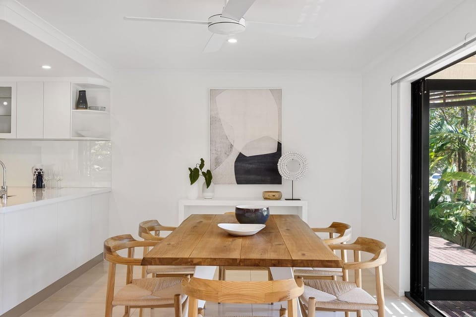 Quay Largo: Riverside Haven Apartment in Noosaville