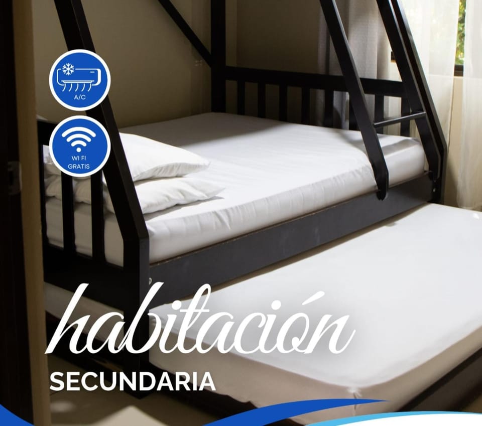 Bedroom, bunk bed