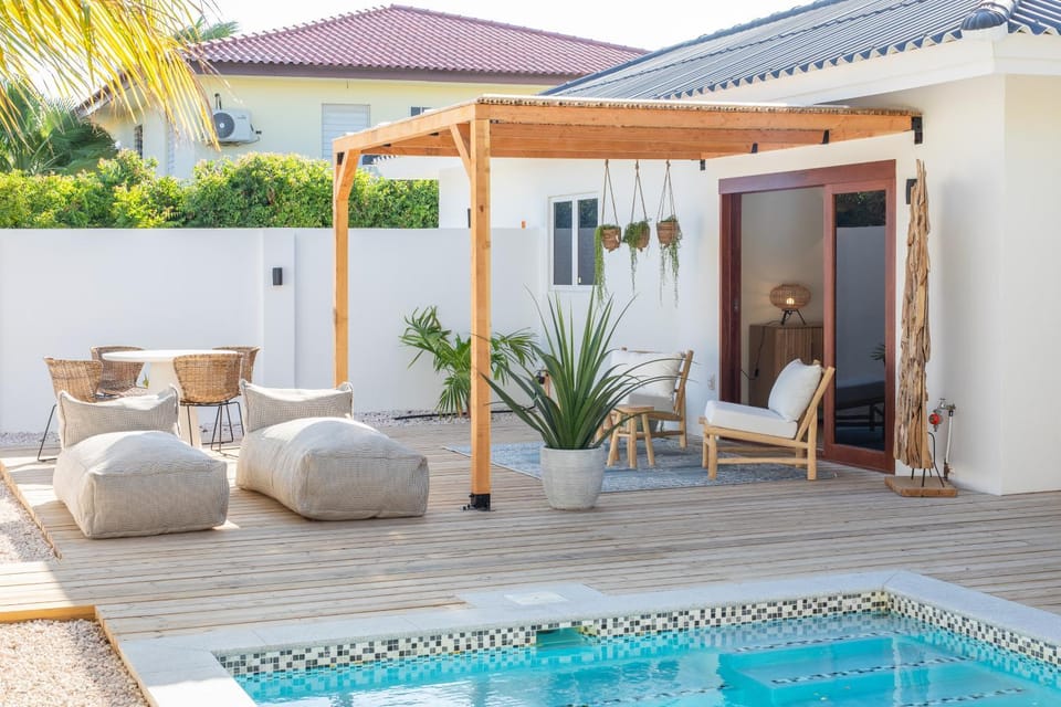 Property building, Day, Balcony/Terrace, Seating area, Pool view, Swimming pool, sunbed