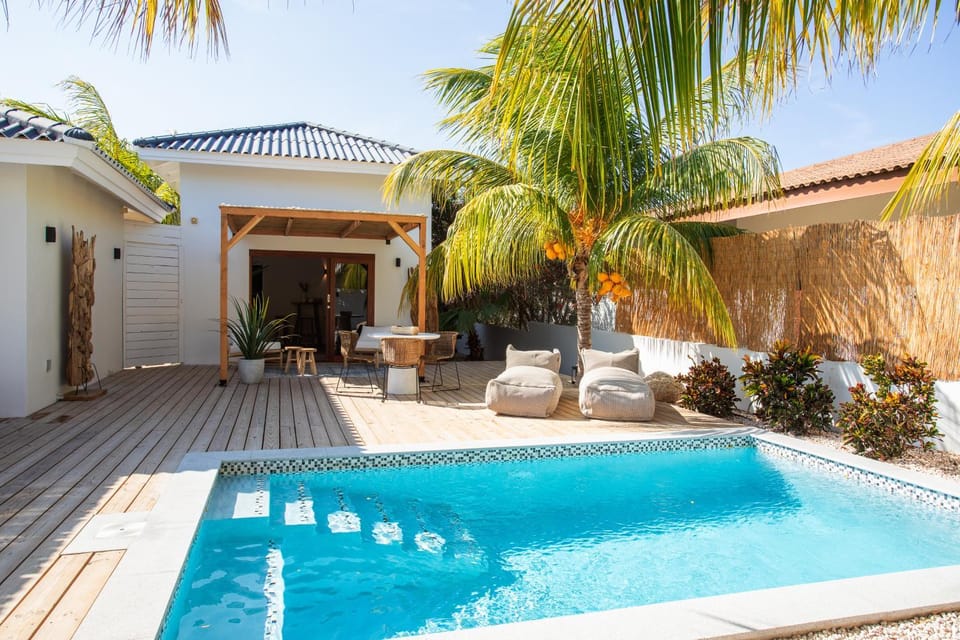 Property building, Patio, Garden, Garden view, Pool view, Swimming pool, sunbed