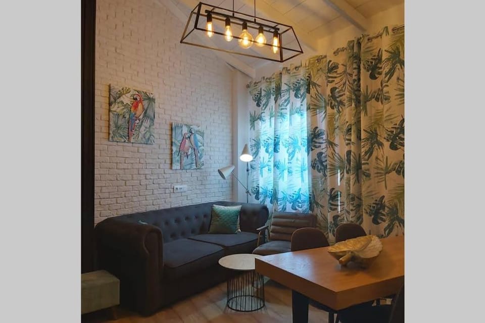 Photo of the whole room, Decorative detail