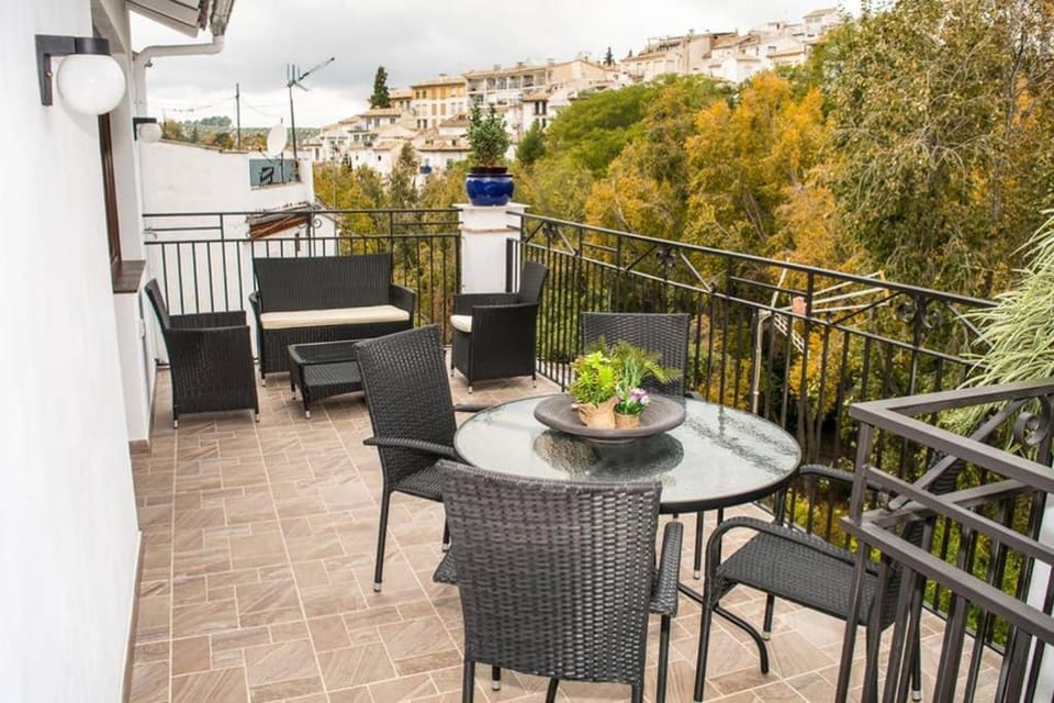Balcony/Terrace, Decorative detail, City view, Garden view, Mountain view, River view