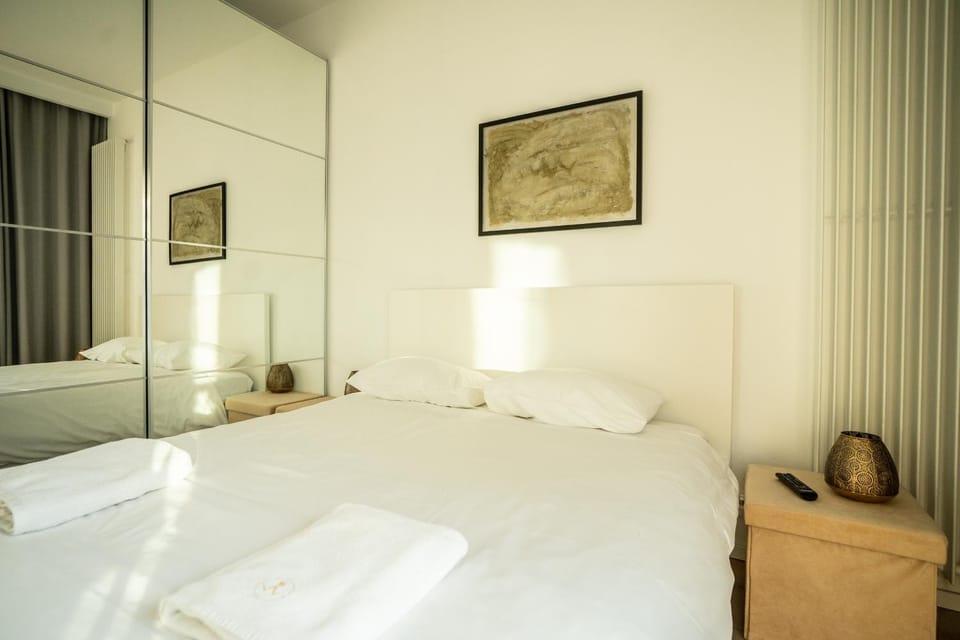 Bed, Bathroom, Photo of the whole room, Bedroom
