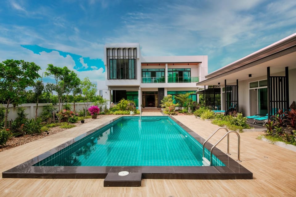 Swimming pool, Swimming pool