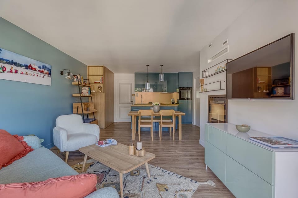 Kitchen or kitchenette, Living room, Seating area, Dining area, minibar, pet friendly, stove
