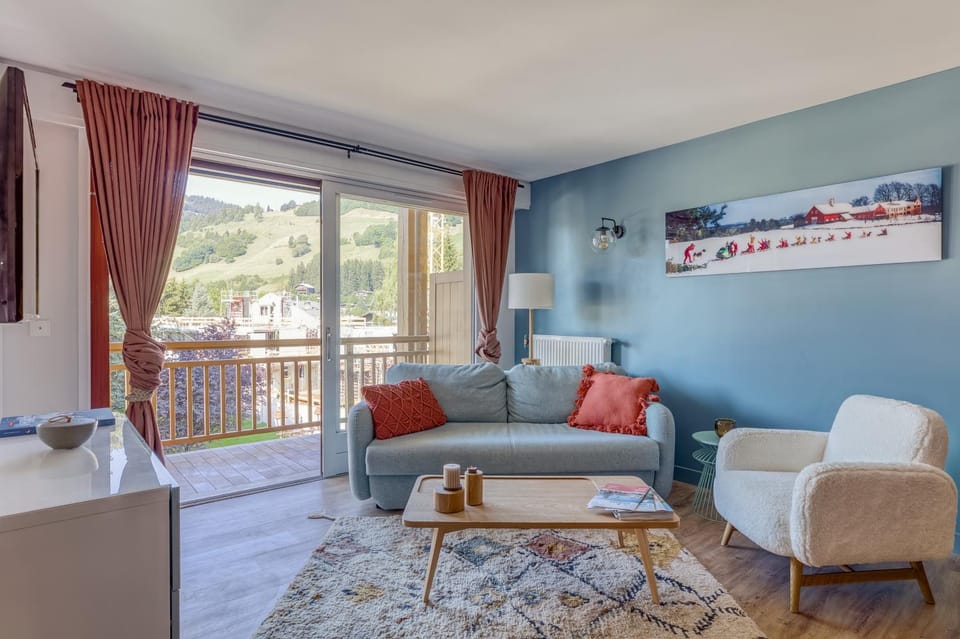View (from property/room), Balcony/Terrace, Living room