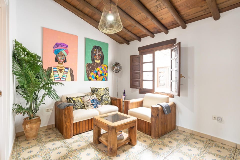 Property building, Communal lounge/ TV room, Living room, Lounge or bar