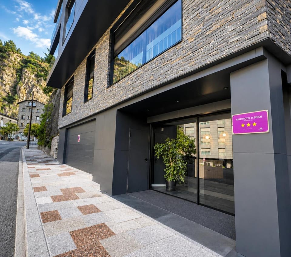 Property building, Facade/entrance, Lobby or reception