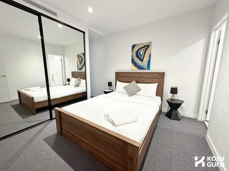 KozyGuru | Fortitude Valley | 2 Bed Apt+Parking Apartment in Brisbane