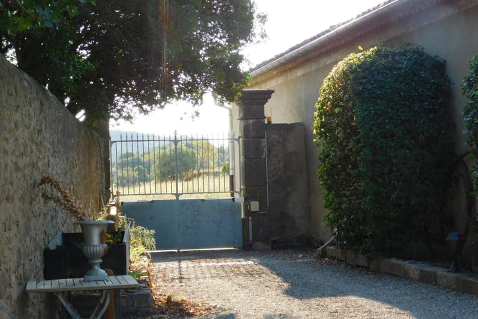 Loft atelier dans ancien domaine viticole Apartment in Occitanie