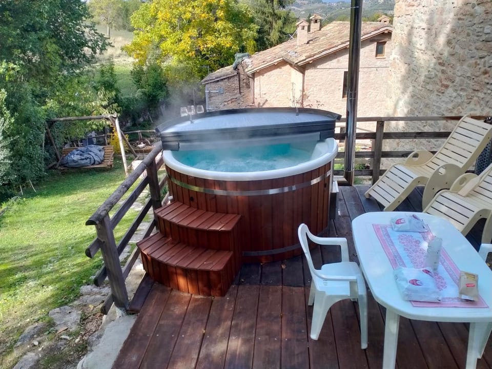 Garden, Hot Tub