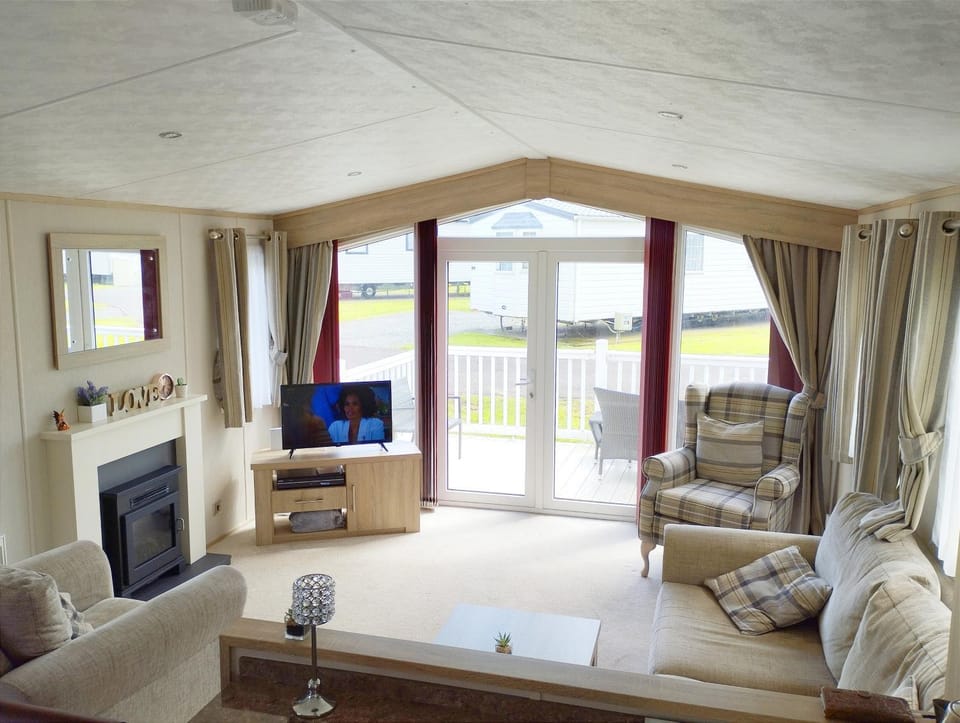 Sand Le Mere Holiday Village Caravan hire House in England