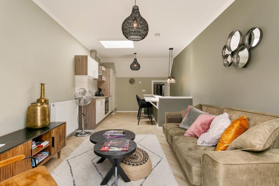 Kitchen or kitchenette, Living room, Seating area, Dining area, minibar, pet friendly