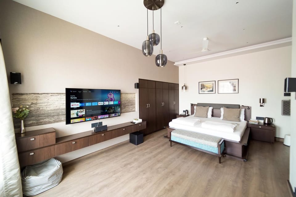 Bed, TV and multimedia, Photo of the whole room, Bedroom, wardrobe