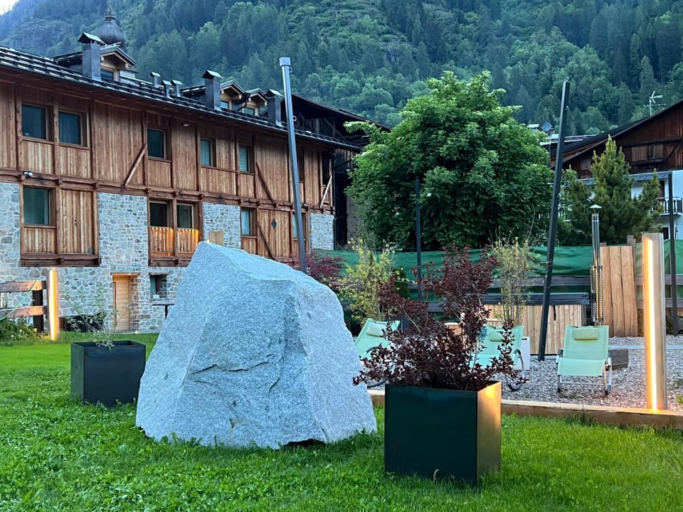 Camelot Luxury Houses Horses Apartment in Pellizzano