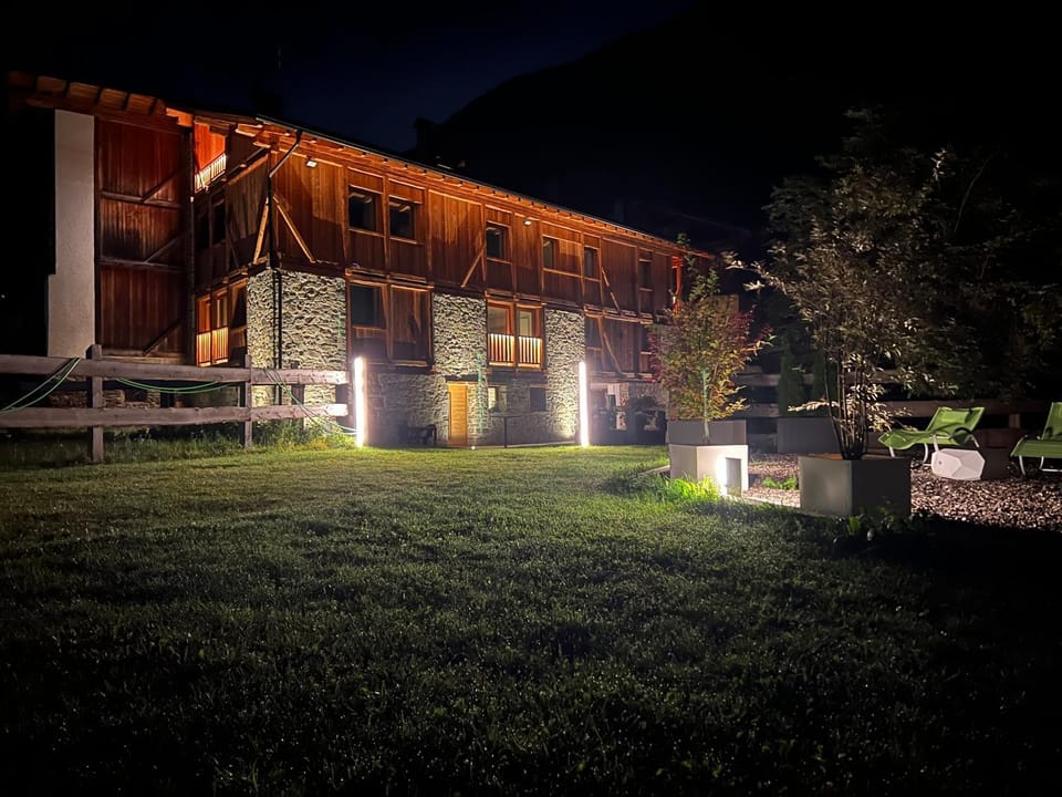 Camelot Luxury Houses Horses Apartment in Pellizzano