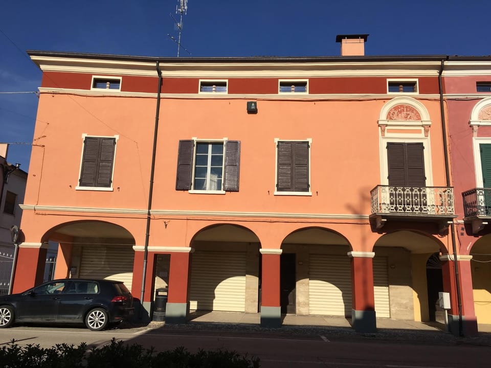 Facade/entrance
