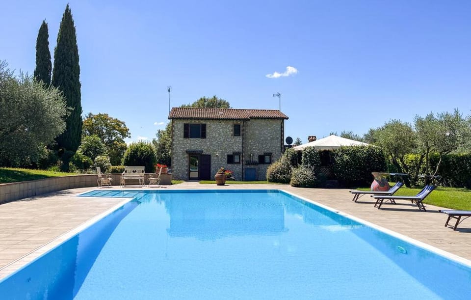 Luxury Villa with pool by Varental Villa in Umbria