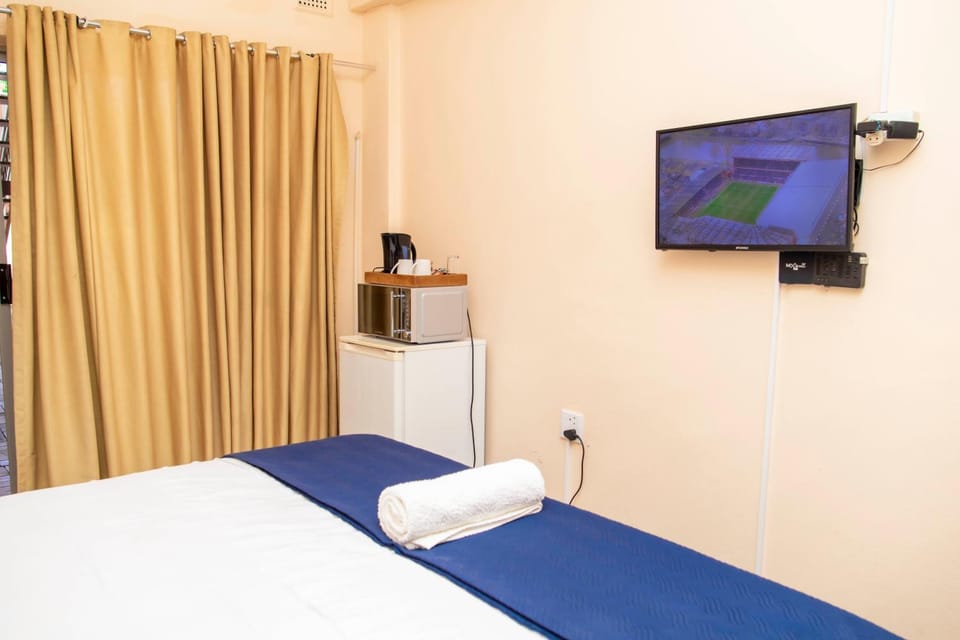 Bed, TV and multimedia, Bedroom