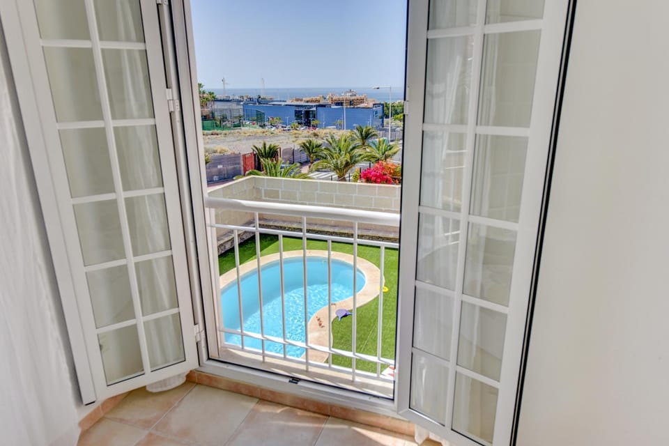 Villa Aloe con piscina climatizada, Playa Fañabe, Costa Adeje House in Costa Adeje