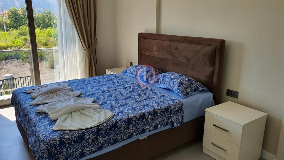 Bedroom, towels