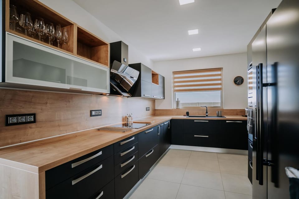 Kitchen or kitchenette, dishwasher, stove, kitchen