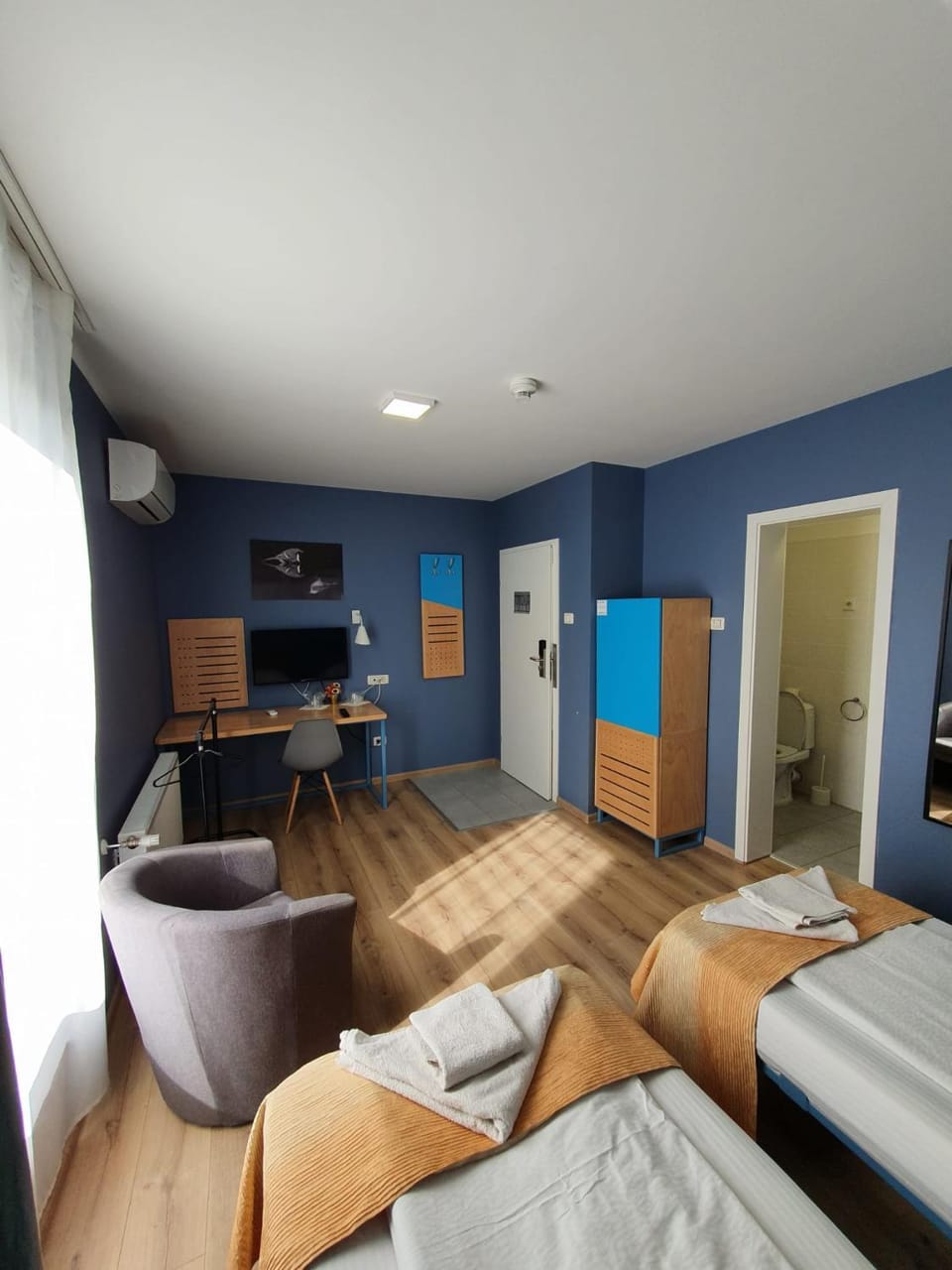 Photo of the whole room