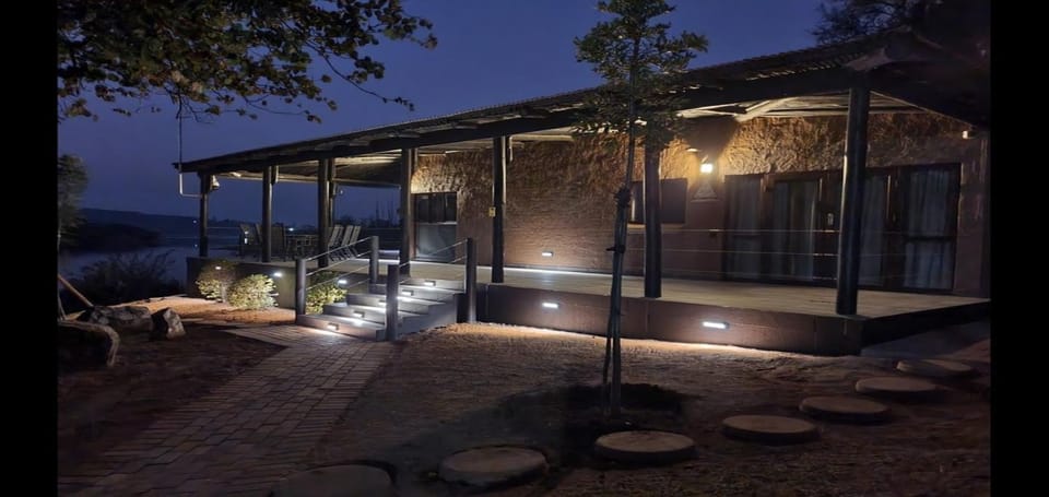 Property building, Facade/entrance, Night