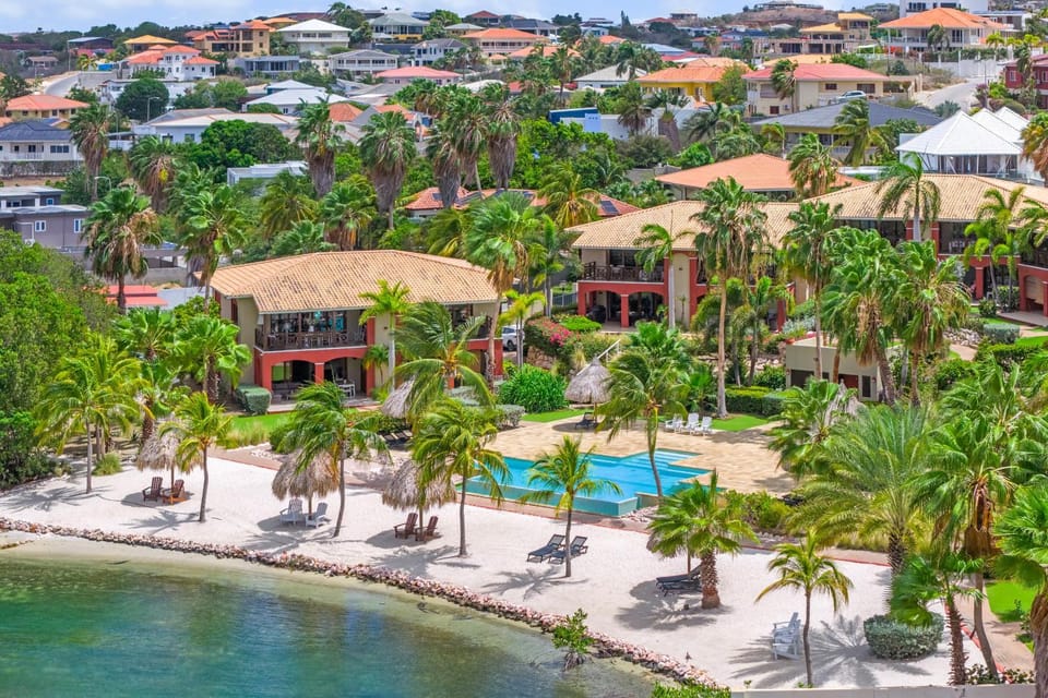 Property building, Bird's eye view, Garden, Beach, Garden view, Lake view, Pool view, Sea view, Swimming pool, sunbed