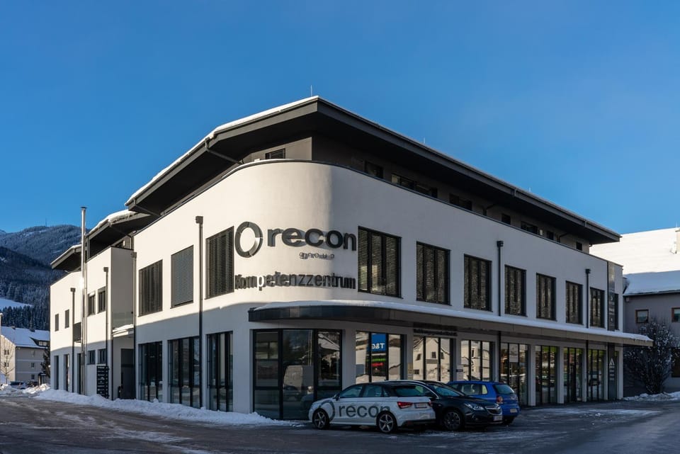 Property building, Day, Neighbourhood, Natural landscape, Winter, Mountain view, Street view, Parking