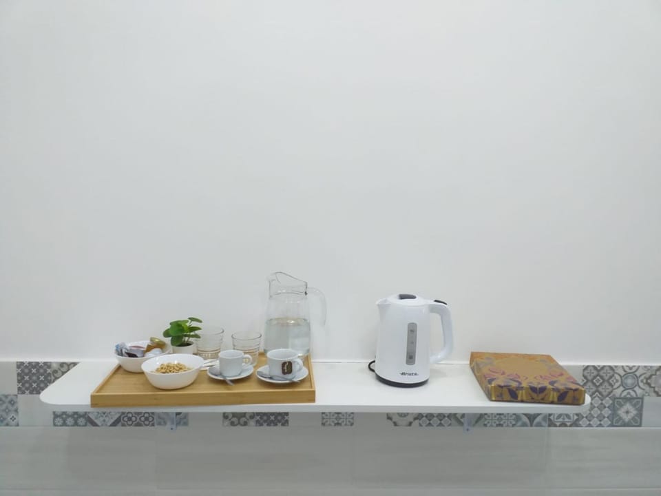 Coffee/tea facilities, Breakfast
