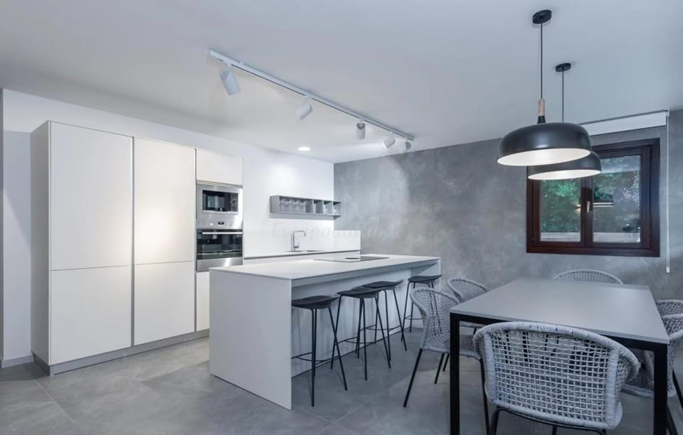 Kitchen or kitchenette, Dining area, dishwasher, oven, stove