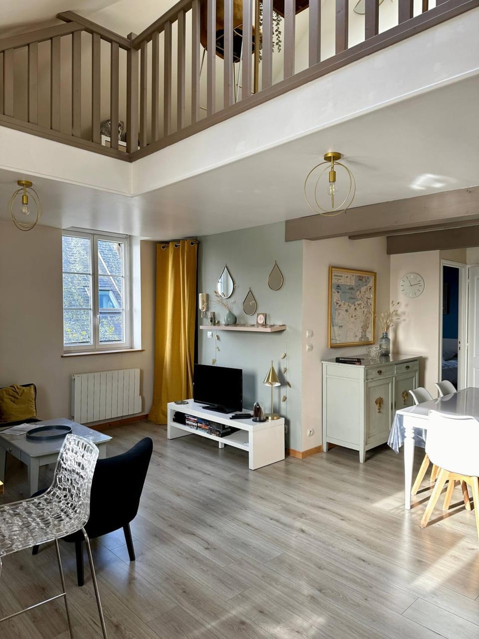 Communal lounge/ TV room, Living room