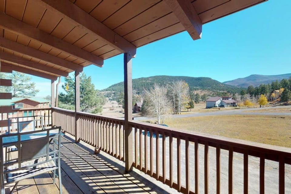 4 Eagles House in South Fork