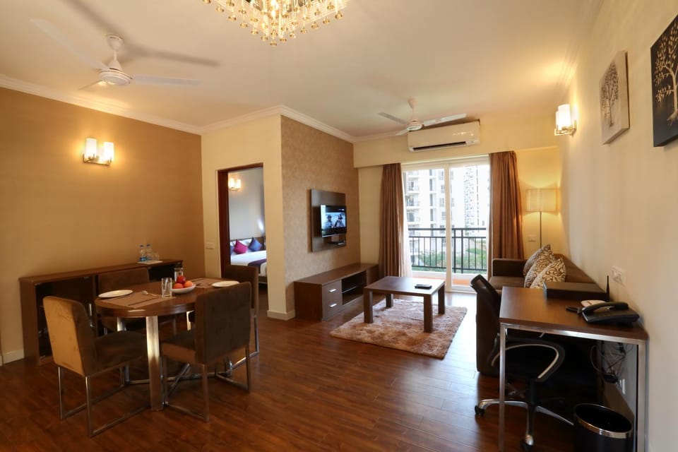 Day, Living room, Dining area
