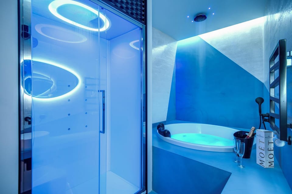 Shower, Spa and wellness centre/facilities, Bedroom, Bath