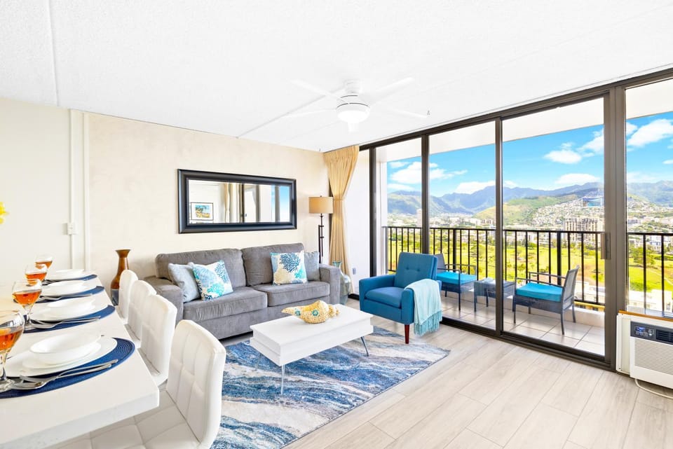 View (from property/room), Balcony/Terrace, Living room, Seating area