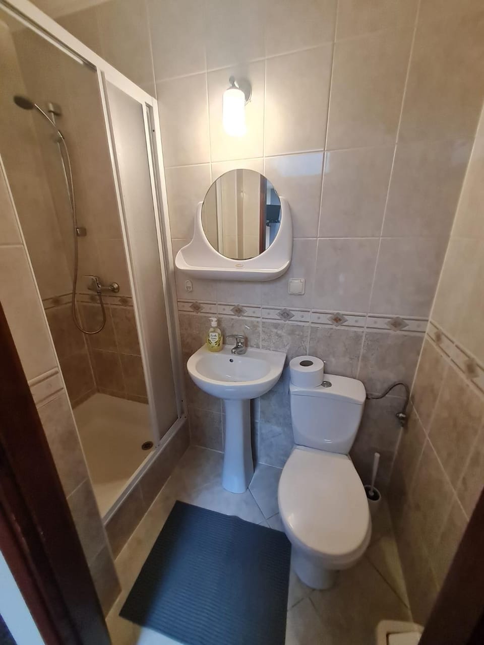 Shower, Toilet, towels