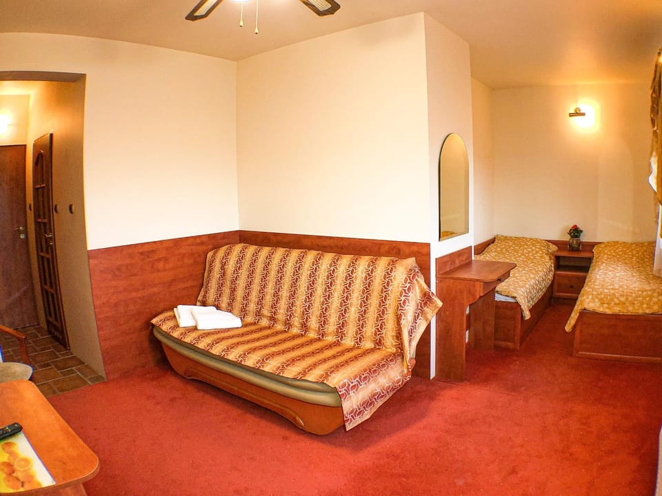 Bed, Other, Photo of the whole room, Decorative detail, Bedroom
